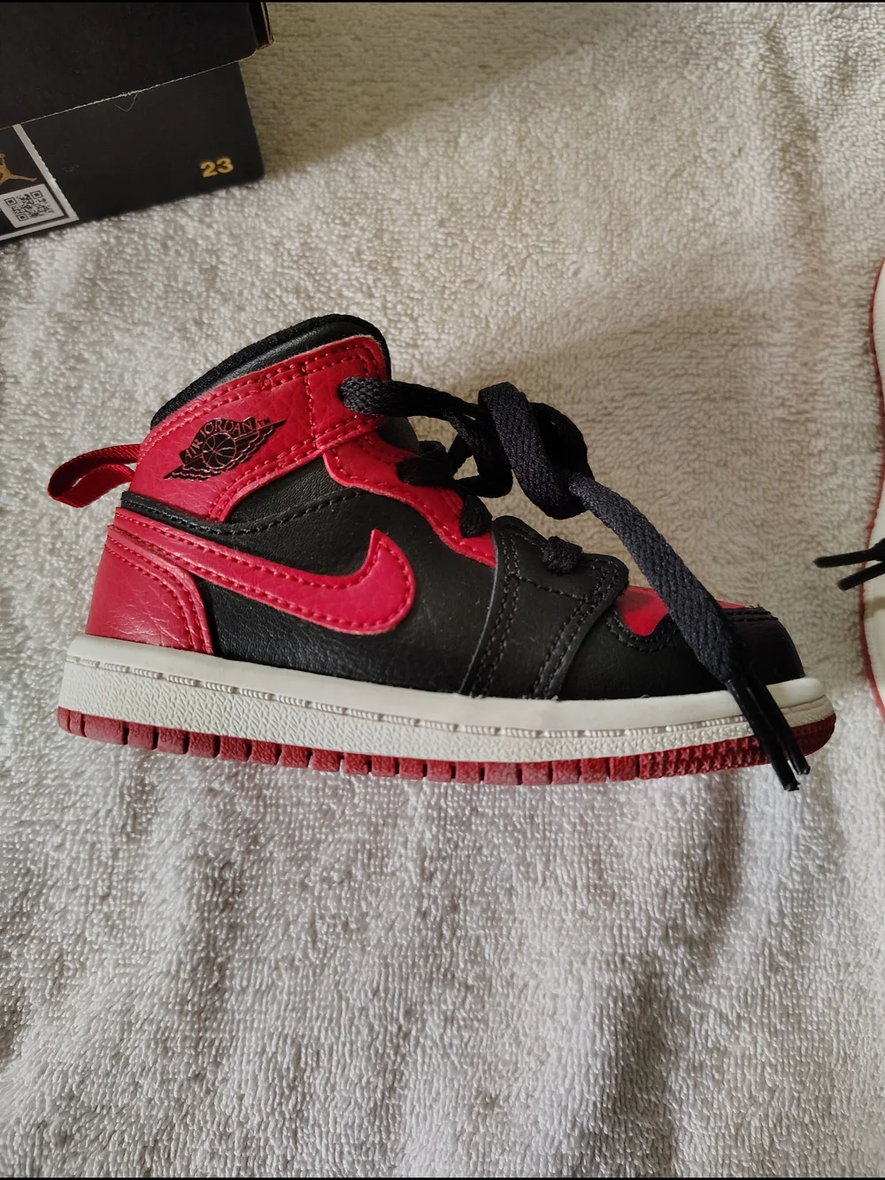 Jordan Toddler Black & Red High-Top Sneakers 1 Mid TD